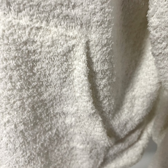 HUE Women’s Cream Color Medium Sherpa Style Sweater with Front Pocket Warm,Cozy - Picture 2 of 8